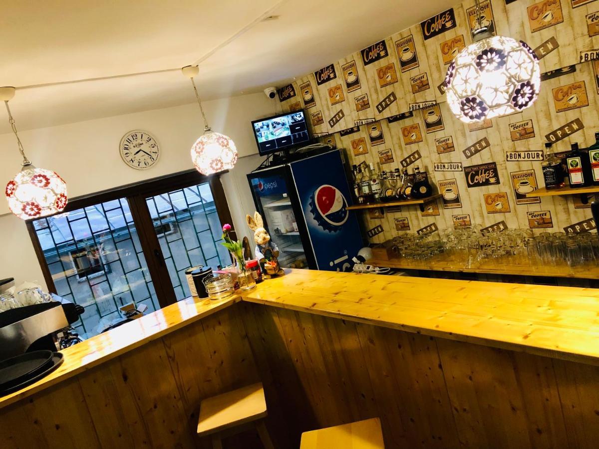 Pensiune & Restaurant Kalinder Buşteni Екстериор снимка